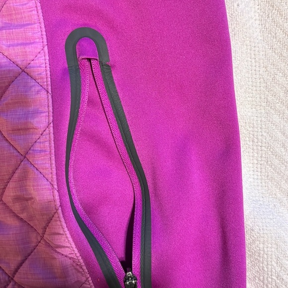 Under Armour Woman’s Semi-Fitted Cold Gear Jacket - Picture 8 of 9